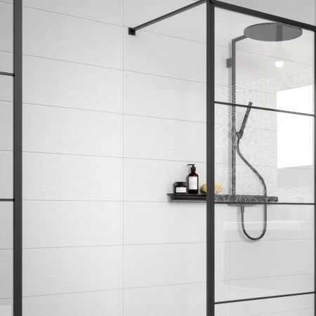 essenziale linee bianco 250x750mm tiles in a shower.