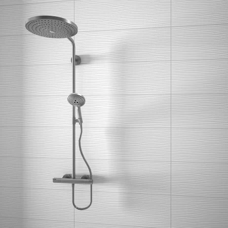 essenziale onde bianco 250x750mm tiles in a shower.